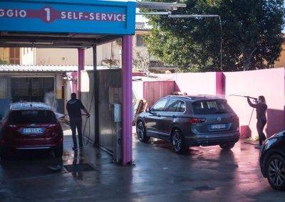 Autolavaggio Sassari Self Service al miglior prezzo. Pulizia auto con acqua calda per un'efficace rimozione dello sporco più tenace.